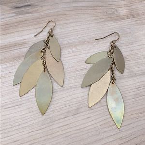 ❤️ Gold Leaf Drop Earrings